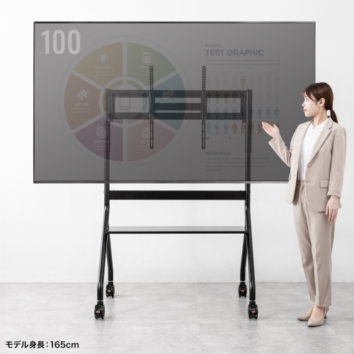 高さを上げた使用イメージ。使用者に合う位置は画面寸法でも変わります。