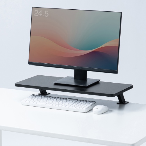 24.5型モニターを載せた幅600mm型のメーカー使用例。モニターは付属しない。