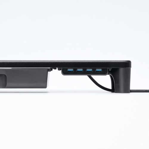 USB-A4ポート付近のメーカー正面画像。