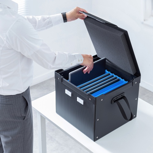 PCを区画へ入れるメーカー使用例。