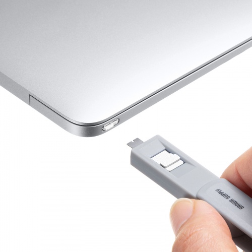 器具とUSB-Cポートの位置を示すメーカー接写。実際の取り付け・取り外しは説明書の順序を確認する。