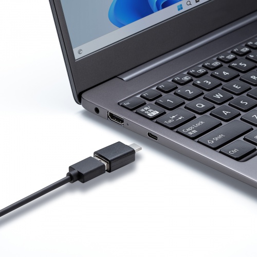 USB-A端子に本体をつないだメーカー使用写真。