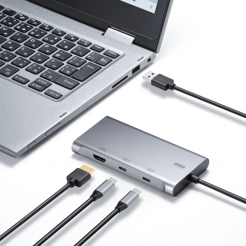 USB-C端子を備えたPCと本体をつないだメーカー使用写真。